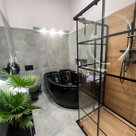 Loft W Centrum Z Jacuzzi Wroclaw Luaran gambar