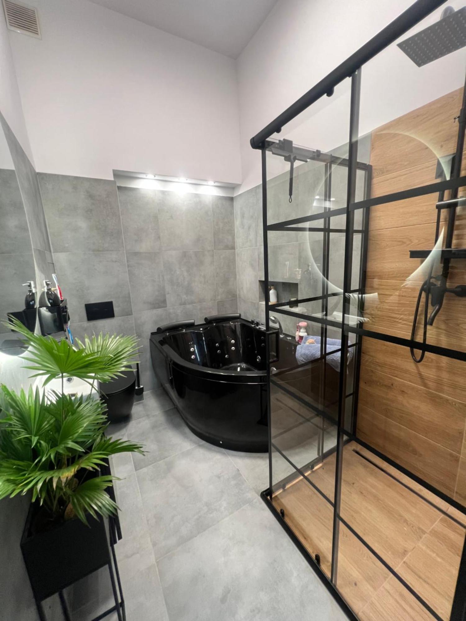 Loft W Centrum Z Jacuzzi Wroclaw Luaran gambar