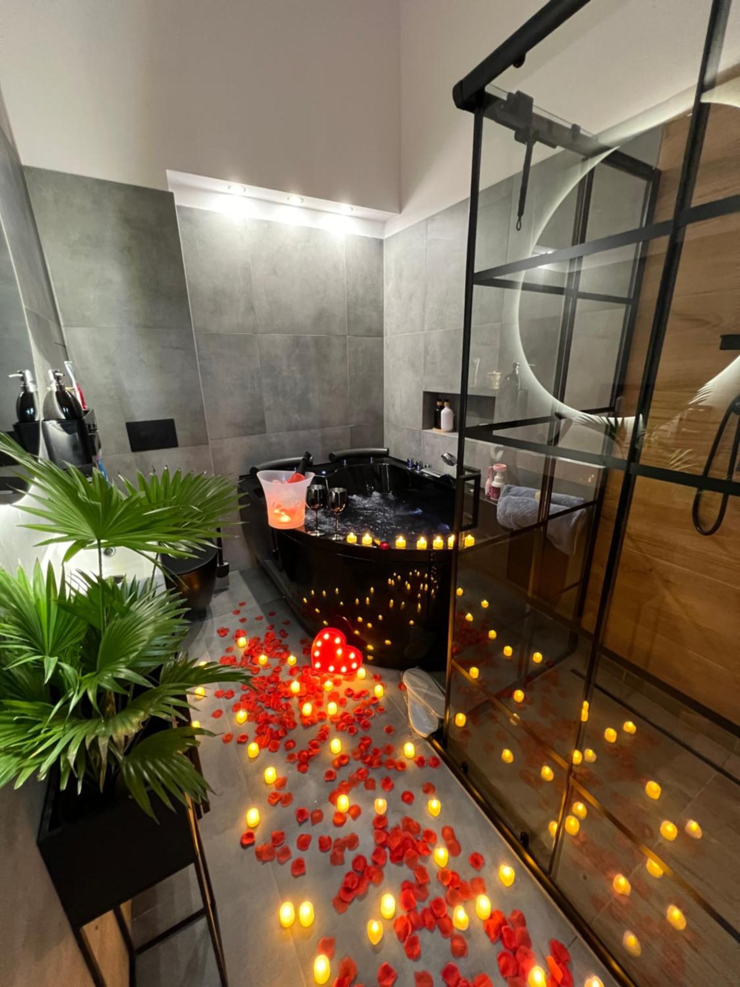 Loft W Centrum Z Jacuzzi Wroclaw Luaran gambar